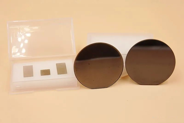 GaN / Diamond Bonded Wafer