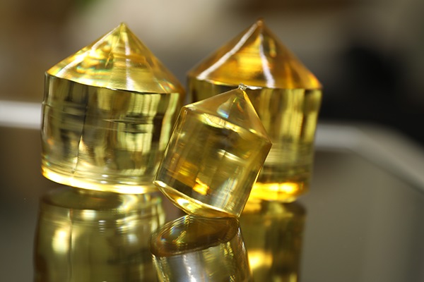Birefringent Optical Crystals TiO2