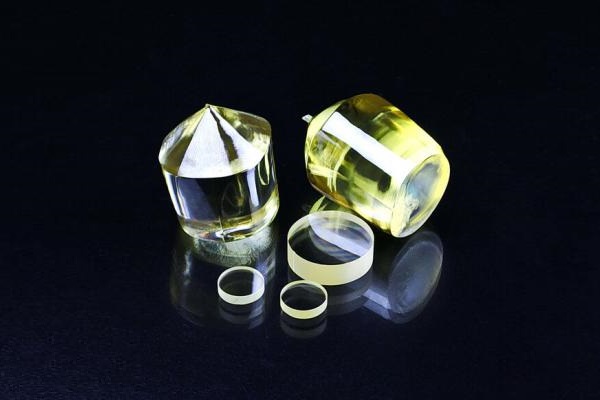 Birefringent Optical Crystals YVO4